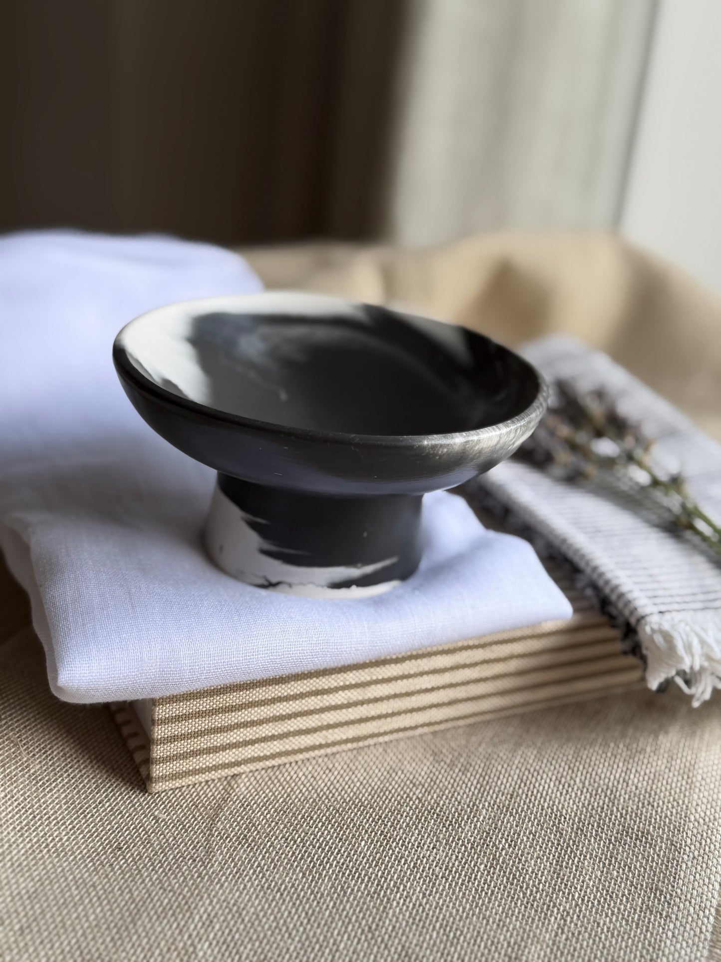 Pedestal Bowl – Black & White
