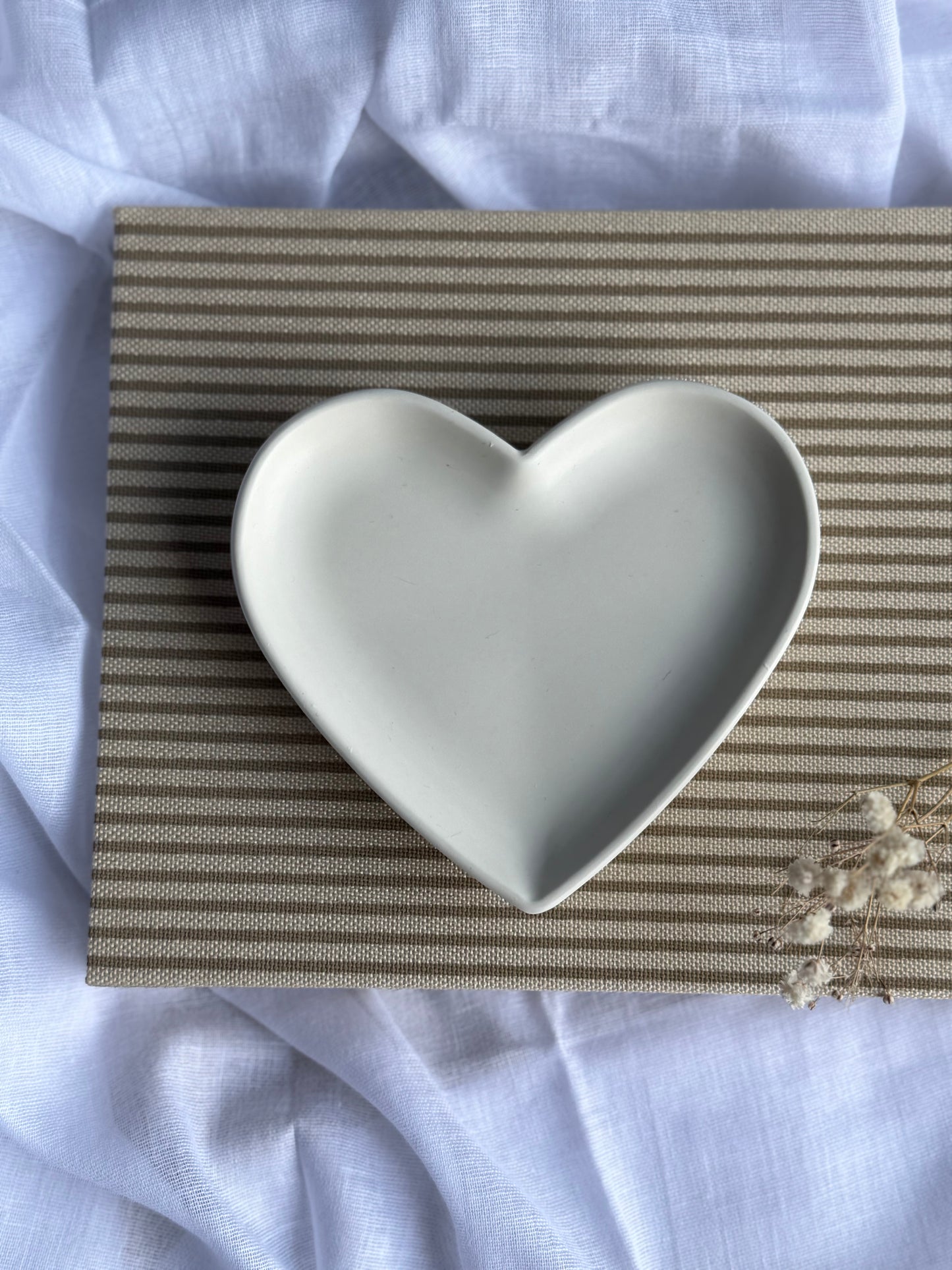 Neutral Hearts Trinket Dish